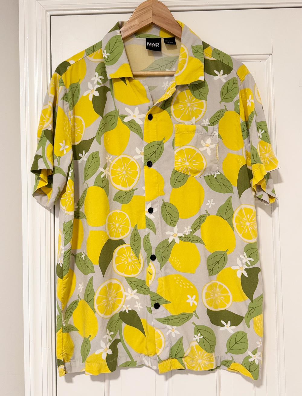 Mad Engine Men's Lemon Print 100% Rayon Short Sleeve Button Down Shirt - Medium